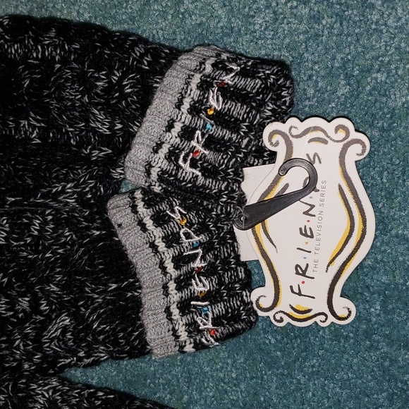 F.R.I.E.N.D.S Mittens x2 - Picture 2 of 7